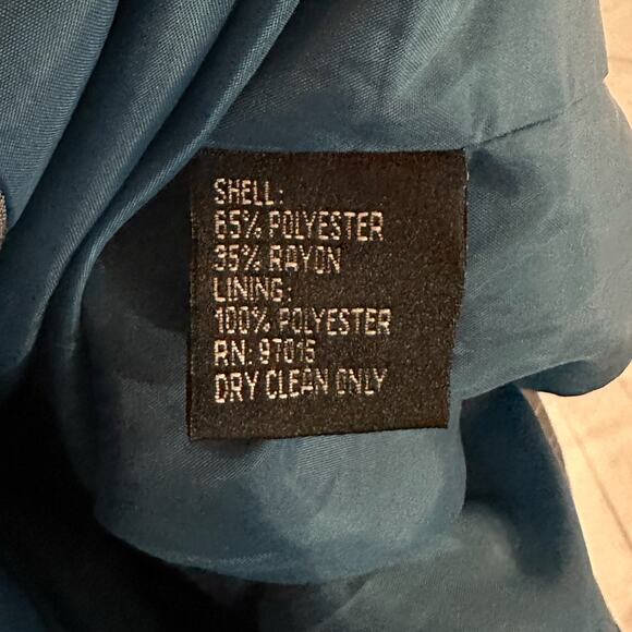 Signature by Larry Levine Women’s Gray Pinstriped Blazer, Size 18, Pre-owned - Picture 4 of 4